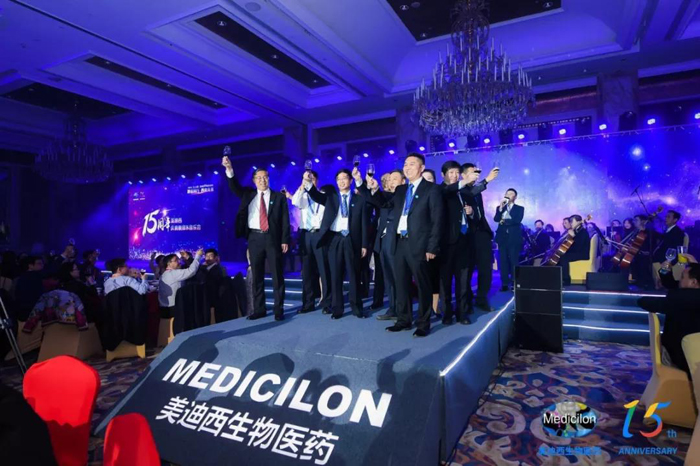 上海美迪西生物醫藥股份有限公司CEO陳春麟攜高管團隊敬酒