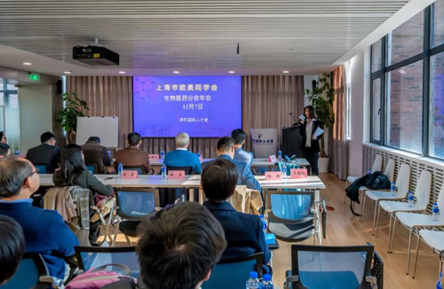 英國國際貿易部制藥主管何瓊爾博士