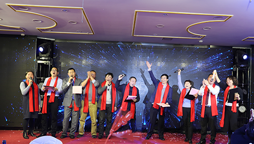 高管合唱《明天會(huì)更好》