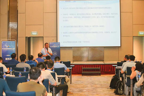 馬建國博士上臺發(fā)表演講 馬建國博士上臺發(fā)表演講