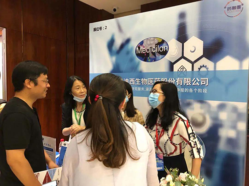 周曉堂主任會后與業(yè)界同仁交流探討 周曉堂主任會后與業(yè)界同仁交流探討