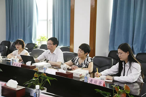 美迪西臨床前研究副總裁兼機構負責人彭雙清教授，藥效部執行主任董文心，藥代安評項目負責人龍娜等