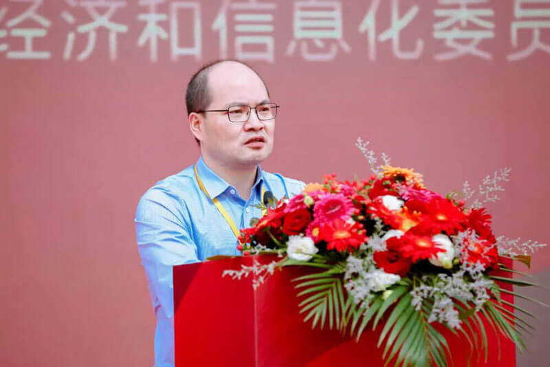 上海市經(jīng)濟(jì)和信息化委員會副主任劉平發(fā)表致辭.jpg 上海市經(jīng)濟(jì)和信息化委員會副主任劉平發(fā)表致辭.jpg