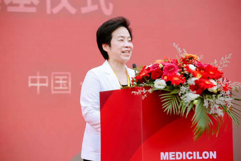 寶山區(qū)人大常委會黨組書記&主任李萍宣布奠基儀式正式啟動.jpg 寶山區(qū)人大常委會黨組書記&主任李萍宣布奠基儀式正式啟動.jpg