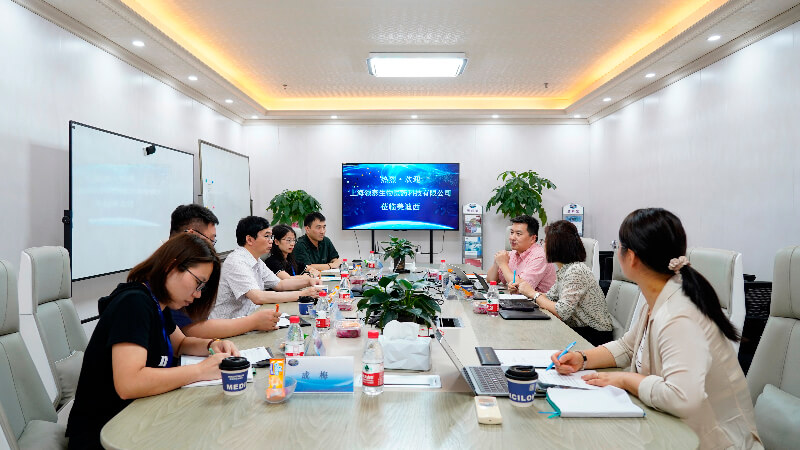 DMPK團隊再獲客戶贊譽，領泰生物CEO馮焱博士親臨美迪西授獎.jpg